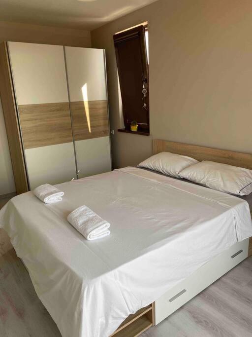 Sunny Spacious Apartment In A Great Location Kazanlŭk Exterior foto