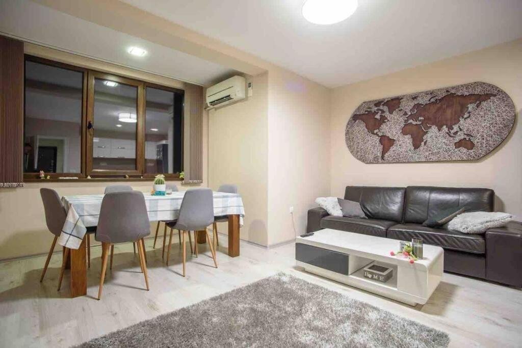 Sunny Spacious Apartment In A Great Location Kazanlŭk Exterior foto